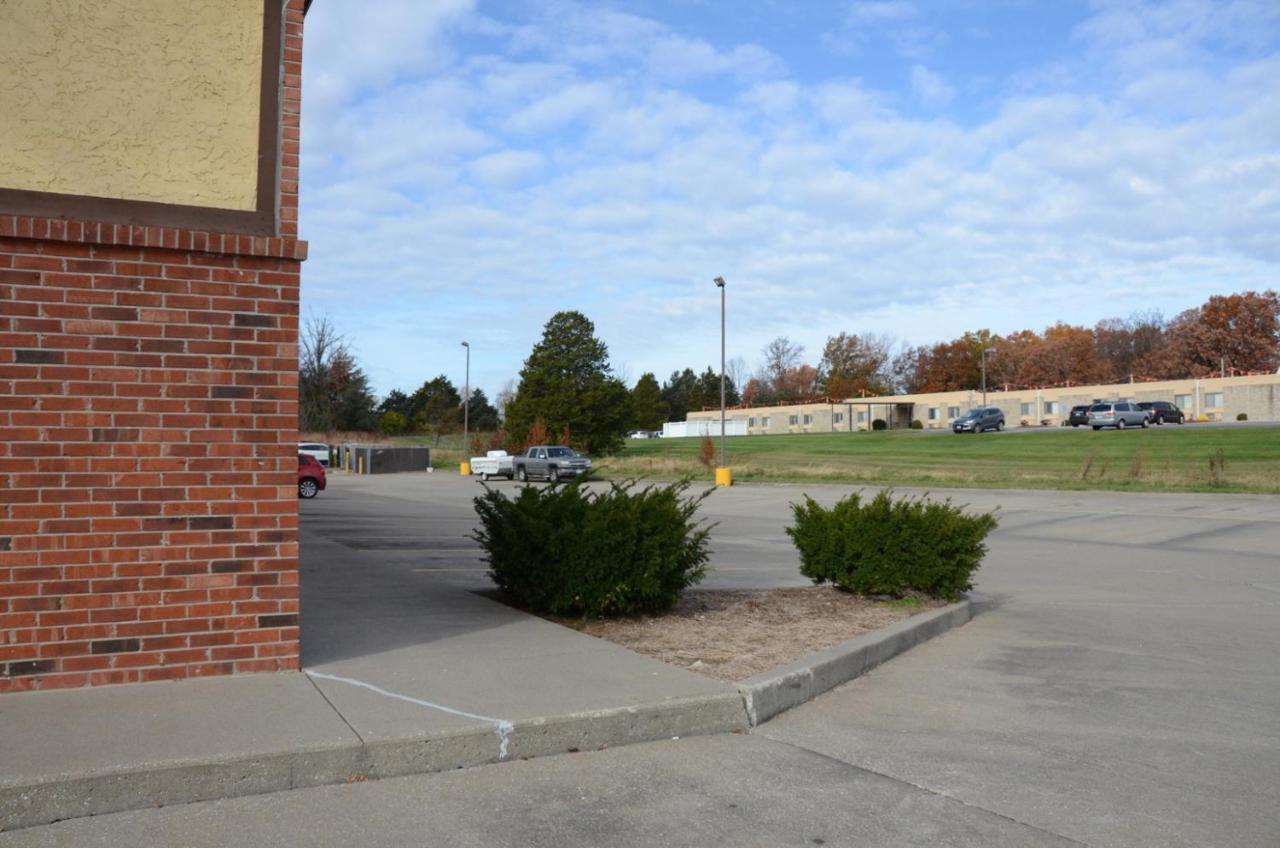Super 8 By Wyndham Warrenton Hotel Exterior photo
