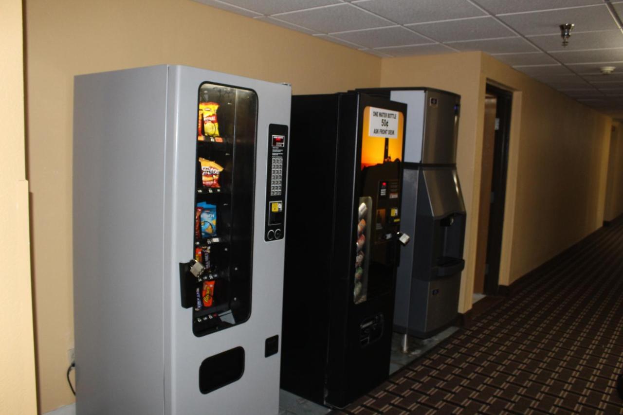 Super 8 By Wyndham Warrenton Hotel Exterior photo